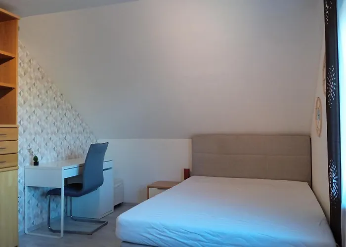 Moderne Ferienwohnung Mit Balkon