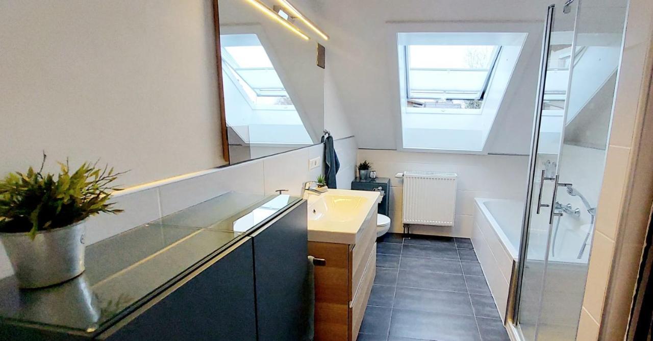 Moderne Ferienwohnung Mit Balkon Assumstadt