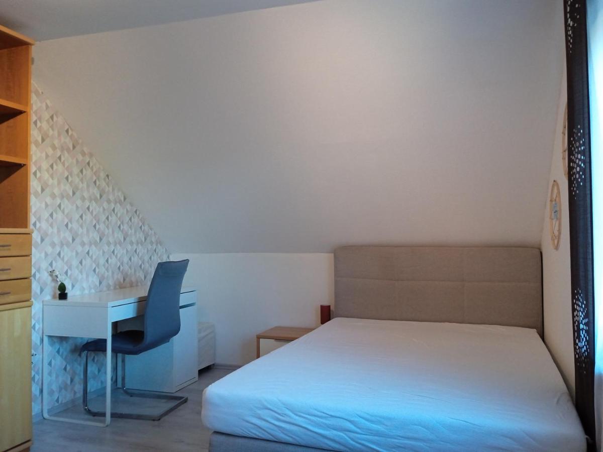 Moderne Ferienwohnung Mit Balkon * Assumstadt