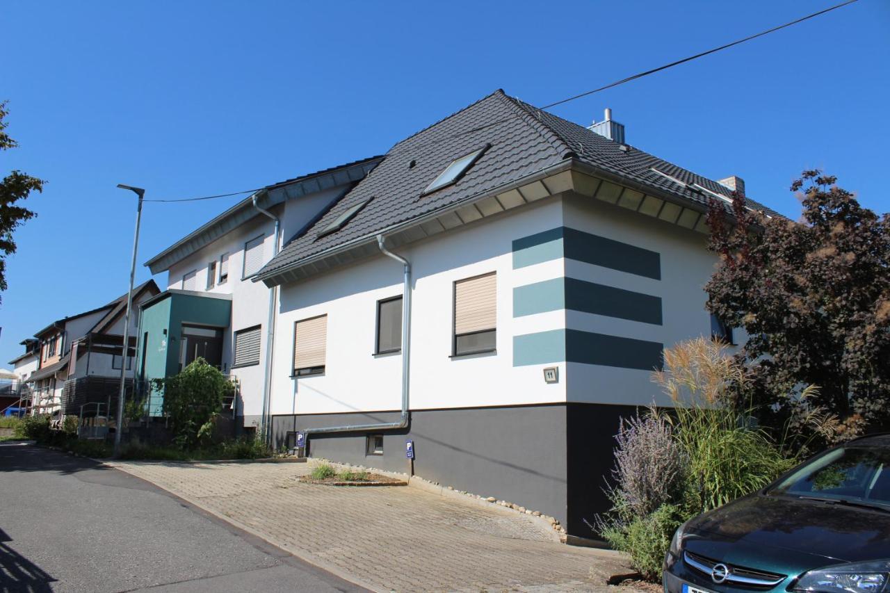 Apartment Moderne Ferienwohnung Mit Balkon Assumstadt