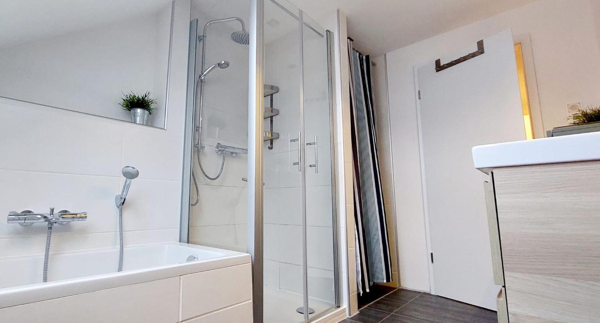 Moderne Ferienwohnung Mit Balkon Apartment *